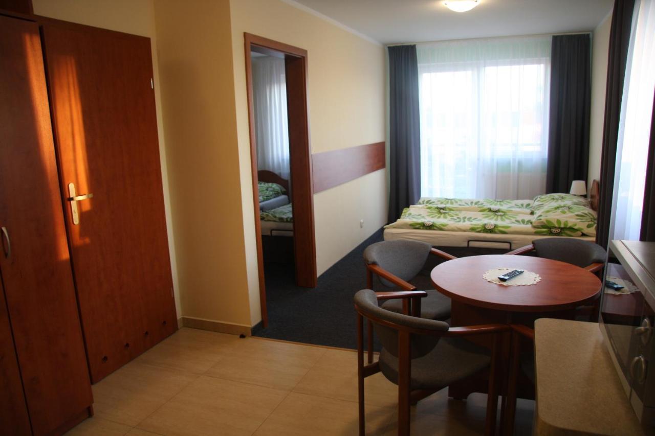 Family Studio,1345023011:JPEG